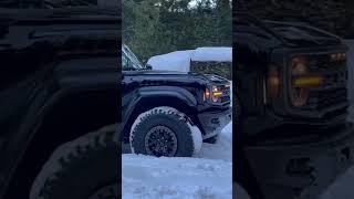 New Ford Bronco Raptor takes on the snow #trending #youtubeshorts #fordbronco