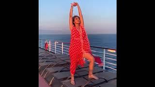 Oops Moment 's Shilpa Shetty as She Enjoyed Breeze at khabar Kesari