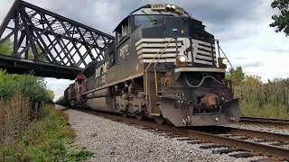 NS 2670 leads CPKC 540 through Glenview toward A5