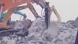 viral batu keramat di bongkar pake alat berat excavator tidak bisa di angkat