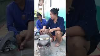 บ่กล้าตักแกงหน่อไม้เลยจ้า #เรไรสายฮาchannel #คลิปตลก #comedy