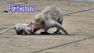 Mom bite and fighting baby almost death - Painful baby crying so pity