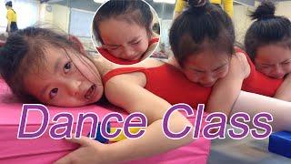Ballet Classroom Dance Training,Difficult splits training is only for achieving great dance art.