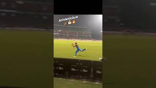 This amazing athletic catch by Hardik Pandya is too good to be missed 