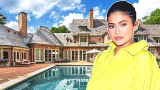 Как живет Кайли Дженнер (Kylie Jenner) и сколько она зарабатывает