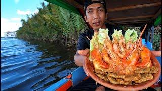 Sampai tebengek-bengek makan udang sebanyak ini sendirian setelah mancing di sungai