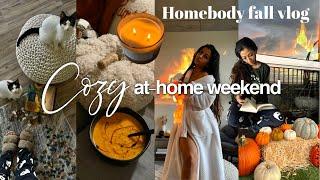 cozy homebody weekend in️ | fall vlog, pumpkin bread, homemade apple cider, puzzle movie date night