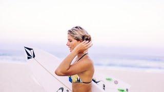 THE GIRLS OF SURFING - QUINCY DAVIS