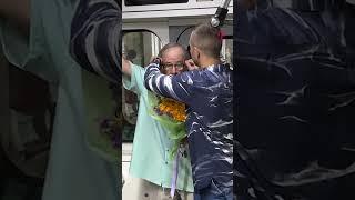 Random Acts of Kindness: Guy Surprises Strangers #shorts