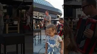 19.07.2024 Brest Belarus...  Уличные музыканты/Street musicians... Walks with Victoria