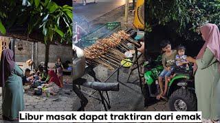 Libur masak ditraktir emak