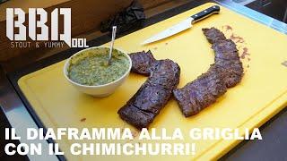 Il diaframma di manzo alla griglia con il chimichurri