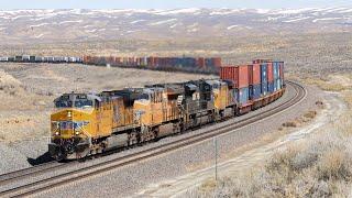 Huge American trains - Union Pacific - Green River - Wyoming - April 2023