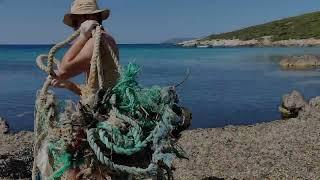 Teos Marina Sığacık koylarını temizliyor