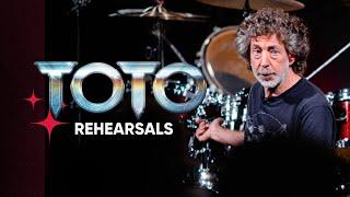 Simon Phillips’ hilarious recollection of Toto rehearsals for tour! 