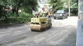 Old russian road roller DU-94 in action