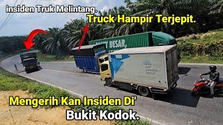 Mengerih Kan Truck Hampir Terjepit Insiden Truk Melintang Menanjak Di Bukit Kodok.Truk Trailer Balap