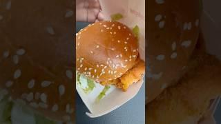 Chilli Burger  mcd #hamburger #makanmanganeat #everythingisawesome #latenightsnack #viral #pedas