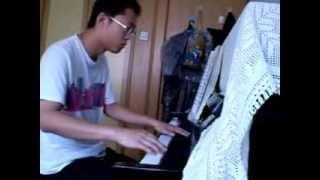 John Shi play piano