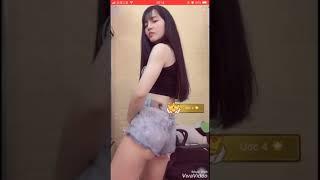 Gái xinh 2k nhảy sexy lộ hết mu.