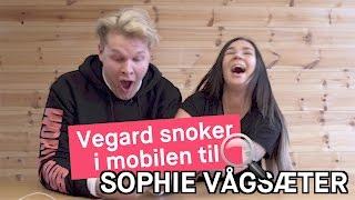 Vegard Harm snoker i mobilen til Sophie Vågsæter