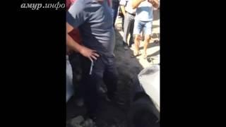 На Амур.инфо кадры спасения водителя из-под теплотрассы в ...