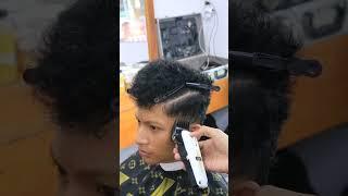 rambut ikal,ngembang, qurly tample taper lebih cocok?!?! #short #barbershopmakassar #taperfade