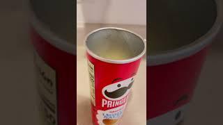 Brand new Pringle’s can has 3 inches of space #Pringles #IDontCareIfItsSoldByWeight #deception