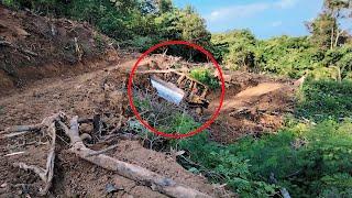 Almost! CAT D6R XL Bulldozer operator Cuts a Mountain Cliff and almost capsizes