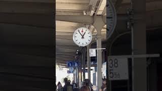 Swiss train station clock minute change SBB CFF FFS