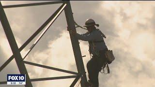 SRP linemen help keep Arizona's electric grid in service with powerline inspections