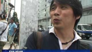 Japanese fans first to snatch iPhone 4