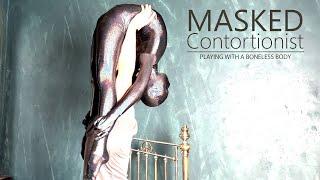 Contortion Show - Playing with a boneless body