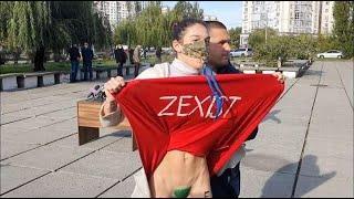 Femen без трусов атаковали Зеленского на избирательном участке