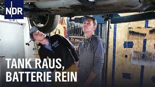 Vom Verbrenner zum E-Auto: Tank raus, Batterie rein | Die Nordreportage | NDR Doku