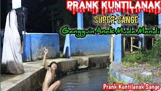 PRANK KUNTILANAK SANGE || Gangguin Anak Muda Lagi Boker || Prank kuntilanak Sange