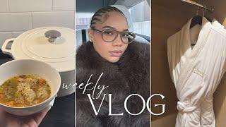 WEEKLY VLOG | the week before xmas, gift shopping, luxury staycation, new hair, cozy soup & more!