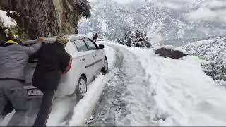 Immediate snow clearance on Trigam-Shalimar road demanded, slippery condition adds public concern