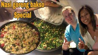 Nasi goreng-bakso special rasa menggugah selera