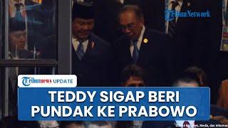 Tatapan Tajam Mayor Teddy hingga Sigap Beri Pundak Prabowo saat Turuni Tangga Istana Peru