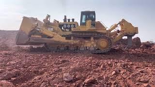 Komatsu D575 bulldozer ripping