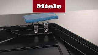 Built-in coffee machine CVA7000 - Cleaning and assembling the drip tray I Miele