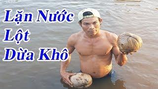 Lặn xuống nước Lột Dừa khô bằng răng đang  Hot trên YouTube Thanh Hoai KG