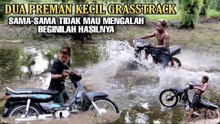 Preman kecil grasstrack sama-sama tidak mau mengalah dan lihatlah hasilnya!