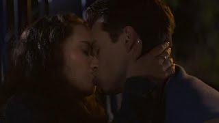 Hannah first kiss - 13 reason why - Katherine Langford