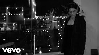 Jessie J - Queen (Acoustic)