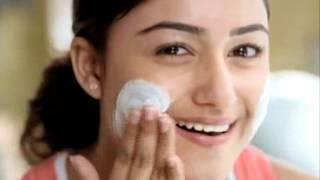 Clean & Clear's Morning Energy Facewash -- Berry (Hindi)