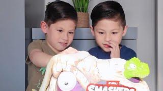 Dino smashers unboxing! Parang si Charlie & Chino yung dinosaurs 