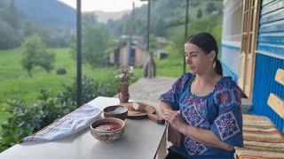 AMAZING WOMAN LIVES ALONE IN THE MOUNTAINS! COOKING LUNCH