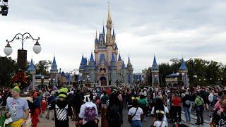 Christmas Day 2024 at Magic Kingdom Heavy Crowds & Wait Times | Walt Disney World December 25th 2024